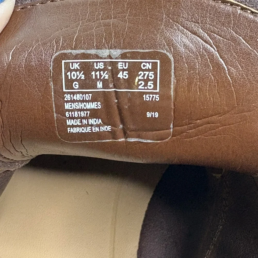 Clarks brown suede